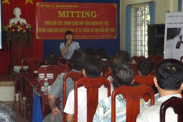 Ngư dân mít tinh yêu cầu Trung Quốc rút giàn khoan