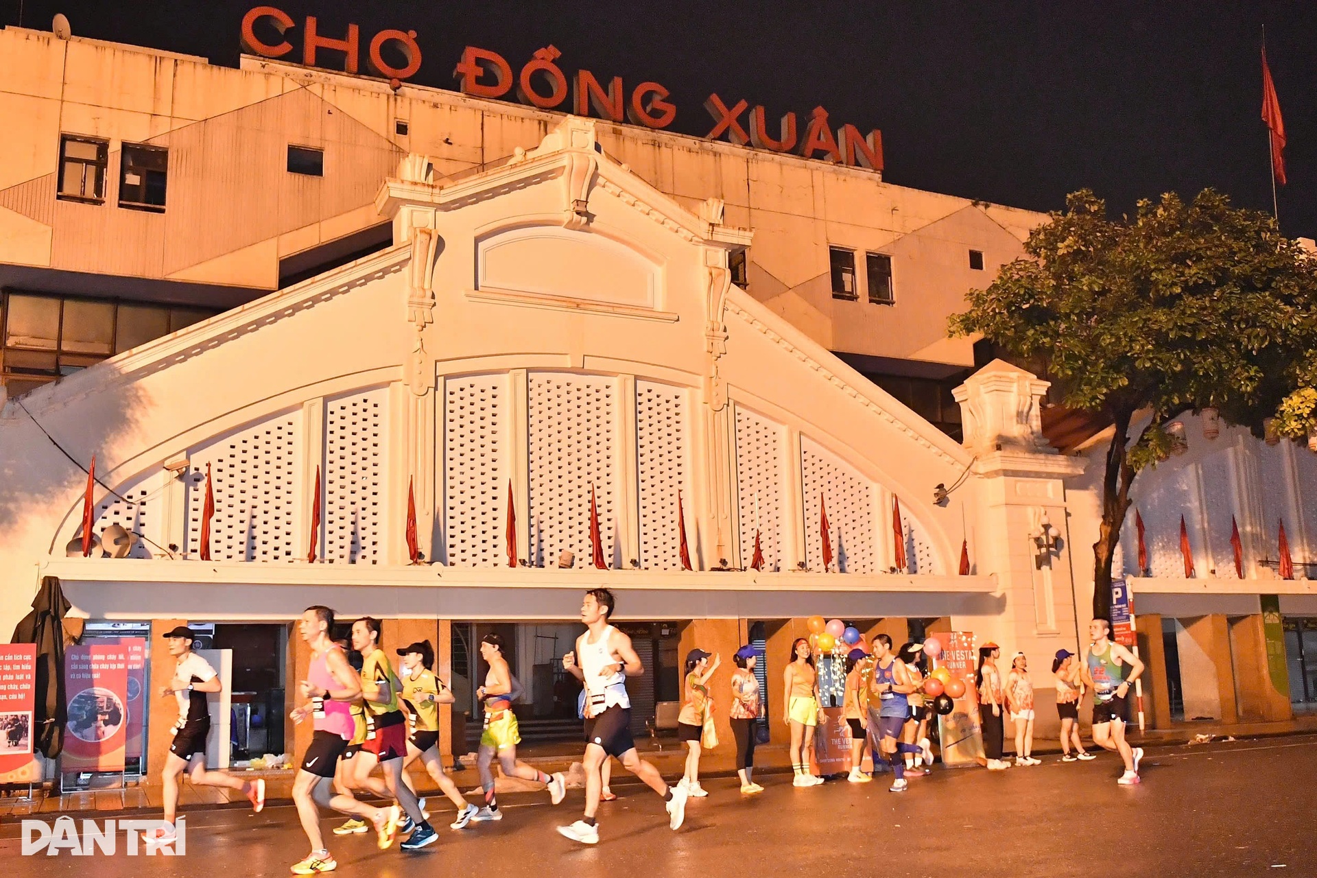 Впечатляющие кадры с Standard Chartered Marathon Heritage Hanoi 2025 - 6 Hình ảnh ấn tượng tại giải Standard Chartered Marathon Di sản Hà Nội 2025 - 6