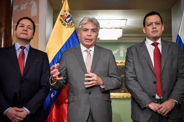 Đang khốn đốn vì vỡ nợ, Venezuela được Nga, Trung Quốc cứu giúp