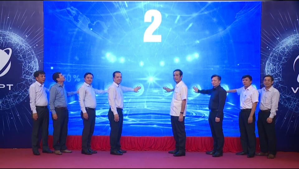 100% xã, phường, thị trấn có hệ thống một cửa điện tử phục vụ nhân dân - 1 100% xã, phường, thị trấn có hệ thống một cửa điện tử phục vụ nhân dân - 1