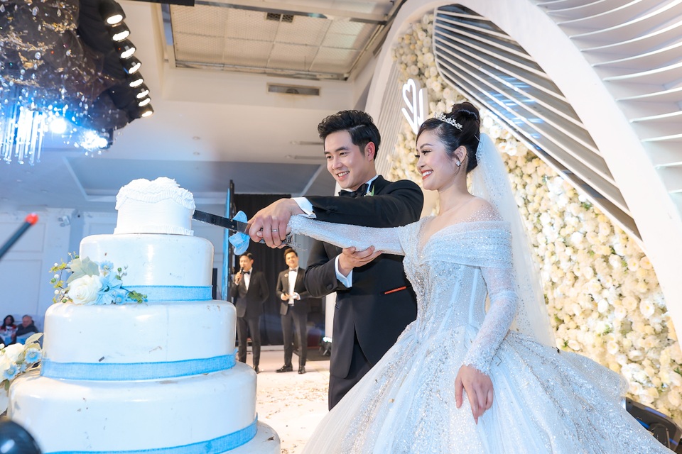 MC Thùy Linh VTV công khai nói lời xin lỗi bố mẹ trong lễ cưới - 11 MC Thùy Linh VTV công khai nói lời xin lỗi bố mẹ trong lễ cưới - 11
