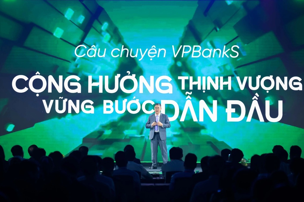 Generální ředitel VPBank odhaluje důvod uzavření převratné transakce v říjnu - 1 CEO VPBank tiết lộ lý do tiến hành thương vụ bom tấn trong tháng 10 - 1