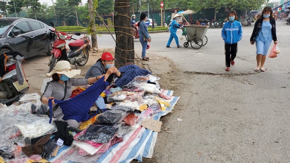 Gần Tết, công nhân làm thêm đủ nghề với hy vọng có thu nhập - 3 Gần Tết, công nhân làm thêm đủ nghề với hy vọng có thu nhập - 3