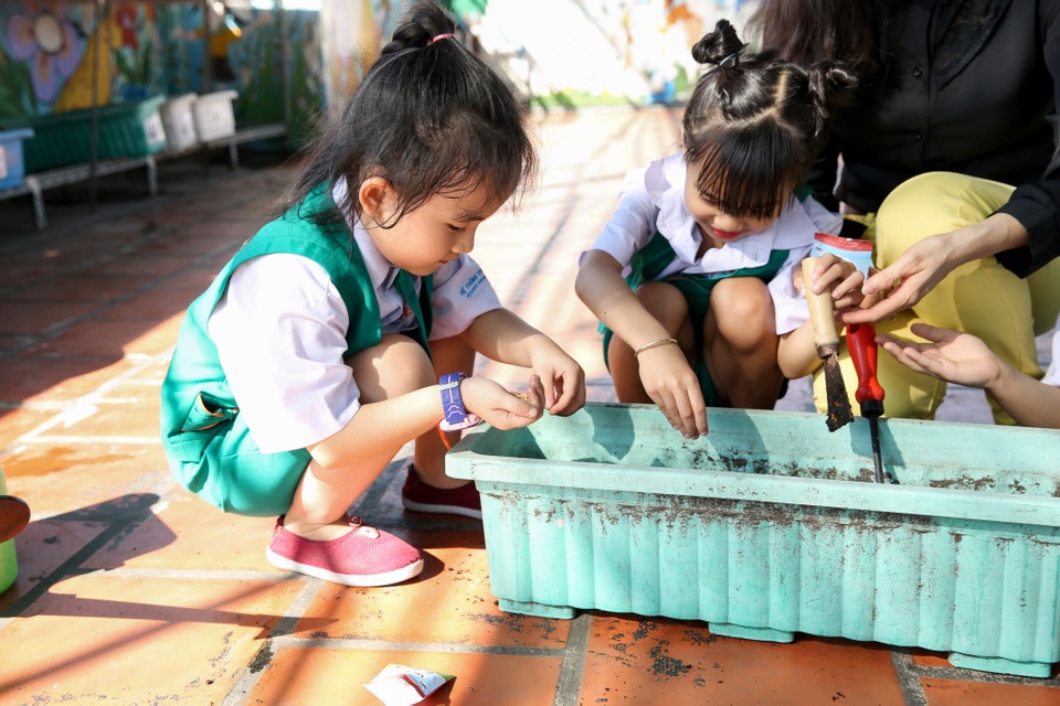 Trồng cây gieo lộc làm nên cái tết ý nghĩa cùng OMO - 2 Trồng cây gieo lộc làm nên cái tết ý nghĩa cùng OMO - 2