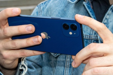 Mua chiếc điện thoại này được tặng ngay iPhone 12 miễn phí