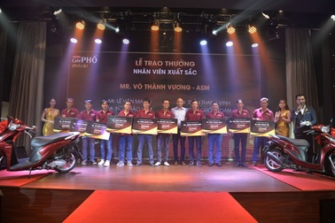 MacCoffee - Café Phố thưởng nóng 211 chiếc xe máy dành cho nhân viên xuất sắc nhất