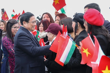 Thủ tướng Phạm Minh Chính tới Budapest, bắt đầu thăm chính thức Hungary