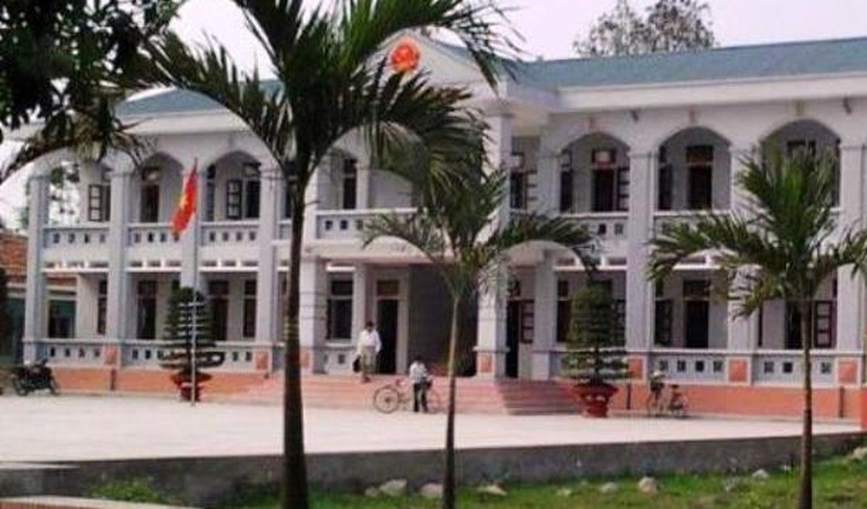 Cảnh cáo, khai trừ Đảng nhiều “quan xã” bán đất trái thẩm quyền - 1 Cảnh cáo, khai trừ Đảng nhiều “quan xã” bán đất trái thẩm quyền - 1