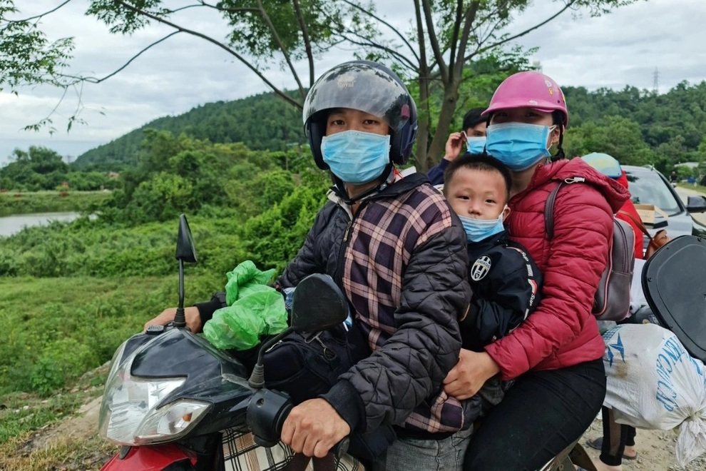 Mỗi người đi xe máy về quê vui lòng nhận một phong bì 500 K - 10 Mỗi người đi xe máy về quê vui lòng nhận một phong bì 500 K - 10