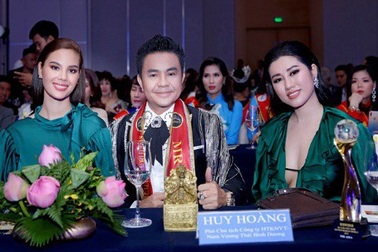 Nam Vương Huy Hoàng đón hoa hậu hoàn vũ Philippines Catriona Gary dự sự kiện