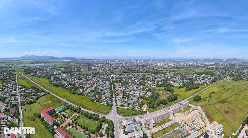Đường 35m tại thành phố Vinh lún sâu, tiềm ẩn nguy cơ tai nạn - 1 Đường 35m tại thành phố Vinh lún sâu, tiềm ẩn nguy cơ tai nạn - 1