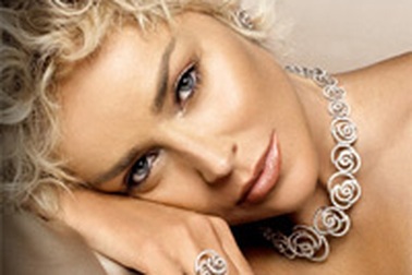 Sharon Stone đẹp lạ thường với trang sức Damiani