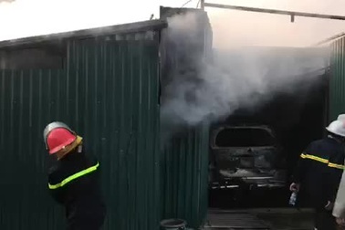 Cháy nhà xưởng rộng hàng nghìn m2 ở Hà Nội