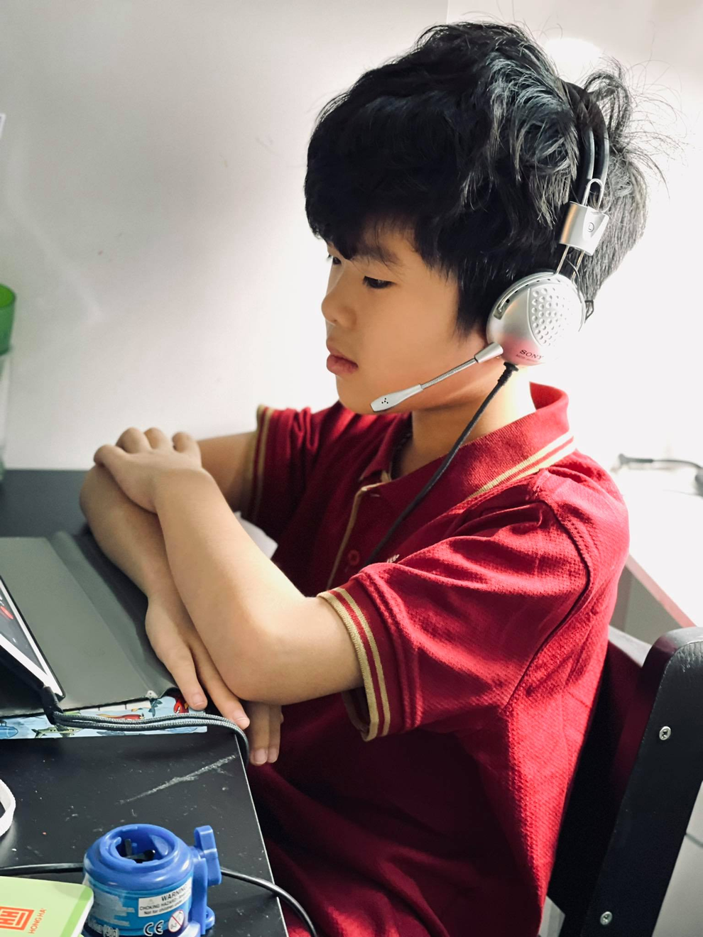 Học sinh lớp 1 mệt phờ vì học trực tuyến từ sáng tới chiều - 1 Học sinh lớp 1 mệt phờ vì học trực tuyến từ sáng tới chiều - 1