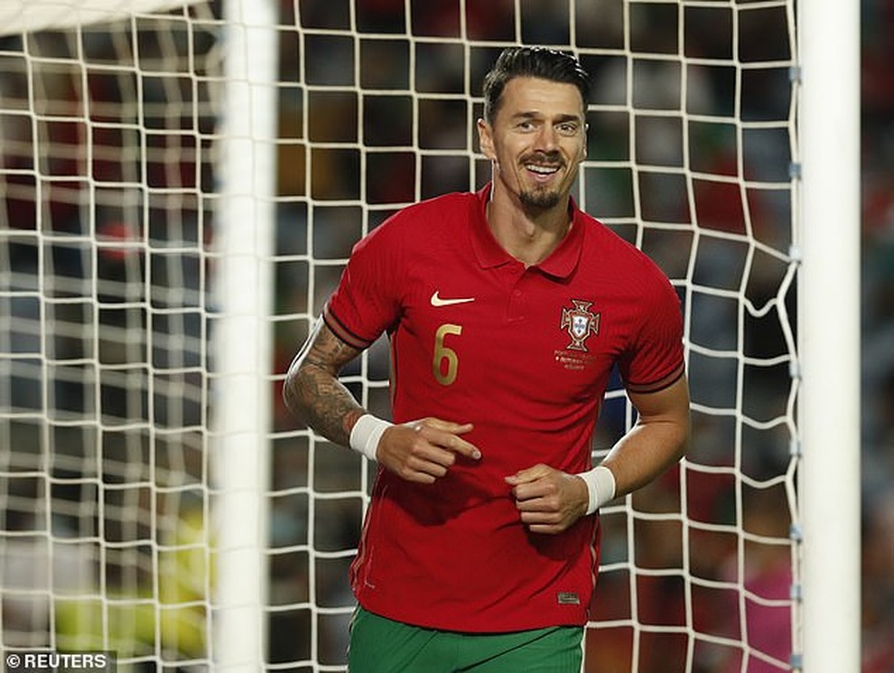 Ronaldo ghi bàn, Bồ Đào Nha thắng đậm nhà vô địch châu Á - 4 Ronaldo ghi bàn, Bồ Đào Nha thắng đậm nhà vô địch châu Á - 4