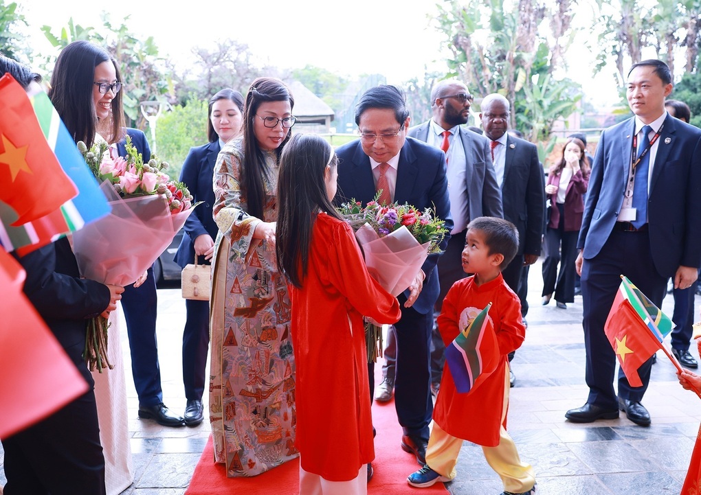 Prim-ministrul face apel la vietnamezii din Africa de Sud să-și ajute compatrioții afectați de dezastre naturale - 1 Thủ tướng kêu gọi người Việt ở Nam Phi giúp đỡ đồng bào chịu thiên tai - 1