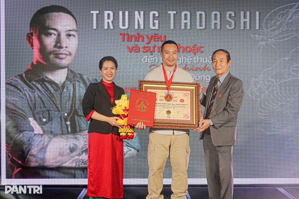 Chàng trai thích làm xiếc với hình xăm và triết lý xăm cực lạ - 1 Chàng trai thích làm xiếc với hình xăm và triết lý xăm cực lạ - 1