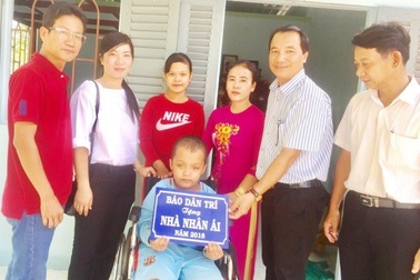 Xây nhà Nhân ái cho 2 chị em mồ côi Mộng Cầm, Mộng Nguyên