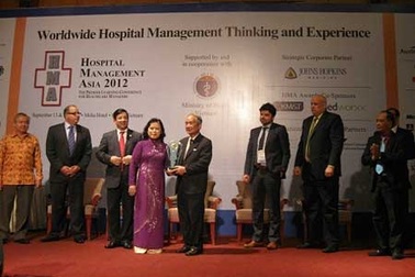 GS. BS Vũ Văn Đính được vinh danh giải thưởng thành tựu cống hiến trọn đời