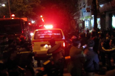 Tổng lực giải cứu người, cứu hỏa trong biển khói