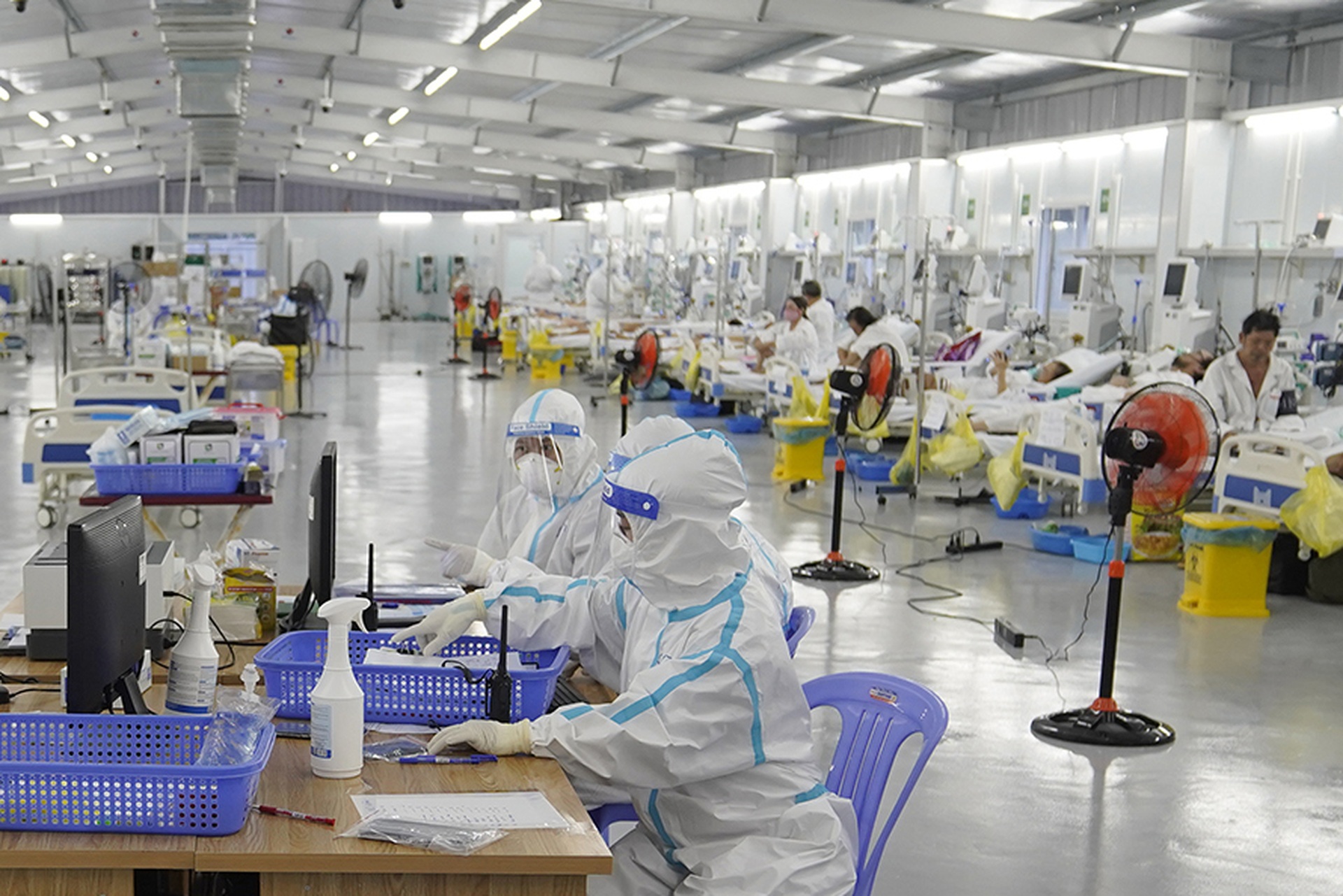 Bên trong bệnh viện dã chiến xây cấp tốc trên đầm lầy vừa đi vào hoạt động - 4 Bên trong bệnh viện dã chiến xây cấp tốc trên đầm lầy vừa đi vào hoạt động - 4