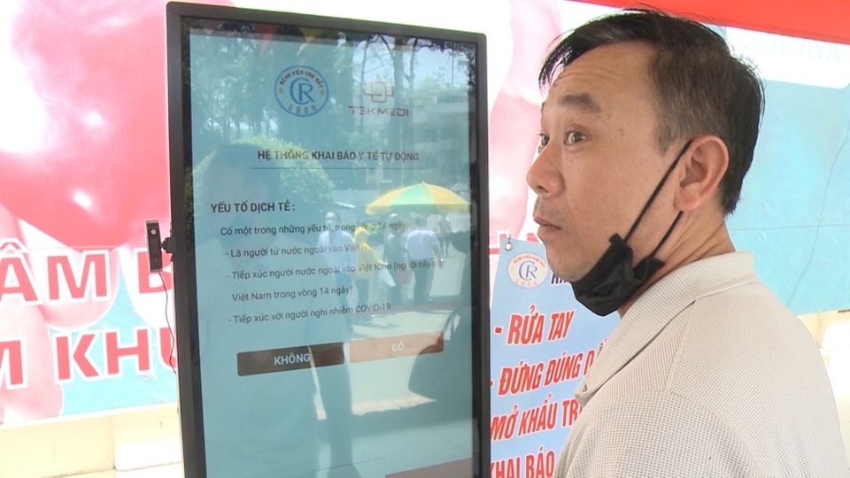 Bệnh viện Chợ Rẫy áp dụng khai báo y tế bắt buộc với 100% người vào viện - 6 Bệnh viện Chợ Rẫy áp dụng khai báo y tế bắt buộc với 100% người vào viện - 6