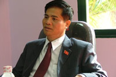 6 uỷ viên Bộ Chính trị khóa IX tái cử khóa X