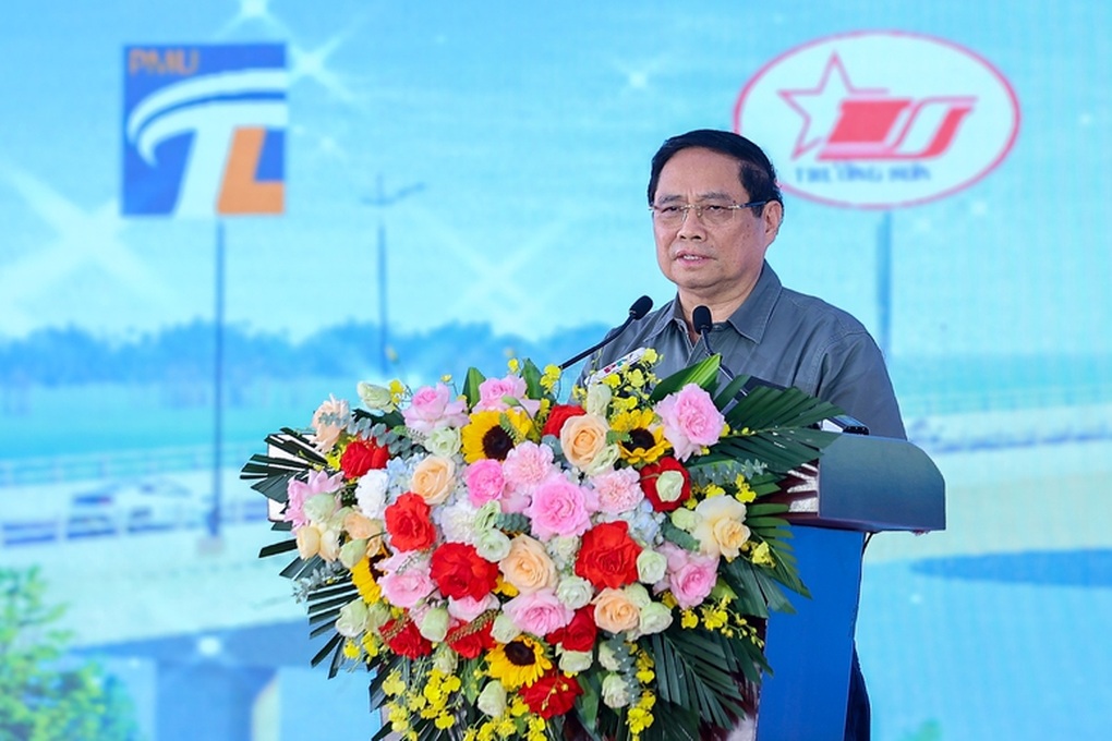 Thủ tướng: Khai thác cầu Phong Châu xứng đáng với mong mỏi của người dân - 1 Thủ tướng: Khai thác cầu Phong Châu xứng đáng với mong mỏi của người dân - 1