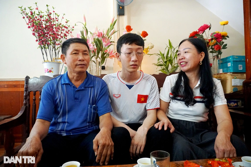 Thủ khoa khối A xứ Thanh đã được kết nạp Đảng - 4 Thủ khoa khối A xứ Thanh đã được kết nạp Đảng - 4