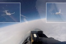 Khoảnh khắc Su-27 Nga chặn máy bay do thám Mỹ áp sát biên giới