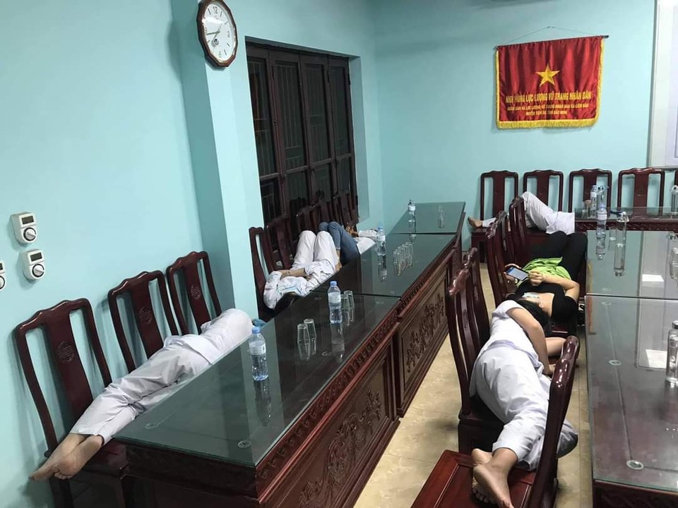 Hình ảnh chuyển ra từ tâm dịch làm nhiều người bàng hoàng cay sống mũi - 3 Hình ảnh chuyển ra từ tâm dịch làm nhiều người bàng hoàng cay sống mũi - 3