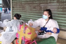 Những giọt nước mắt trên chuyến xe 0 đồng từ TPHCM về Đắk Lắk