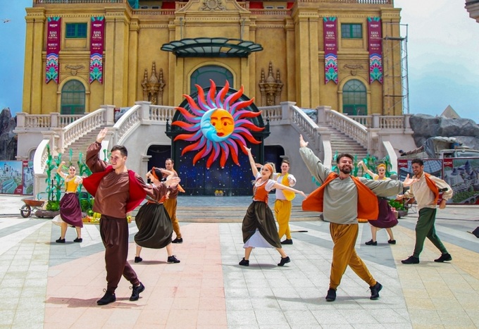 Show diễn “Mùa vàng bội thu”.