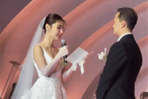 Diễm My 9X và chồng doanh nhân rơi nước mắt đọc lời thề ở lễ cưới xa hoa