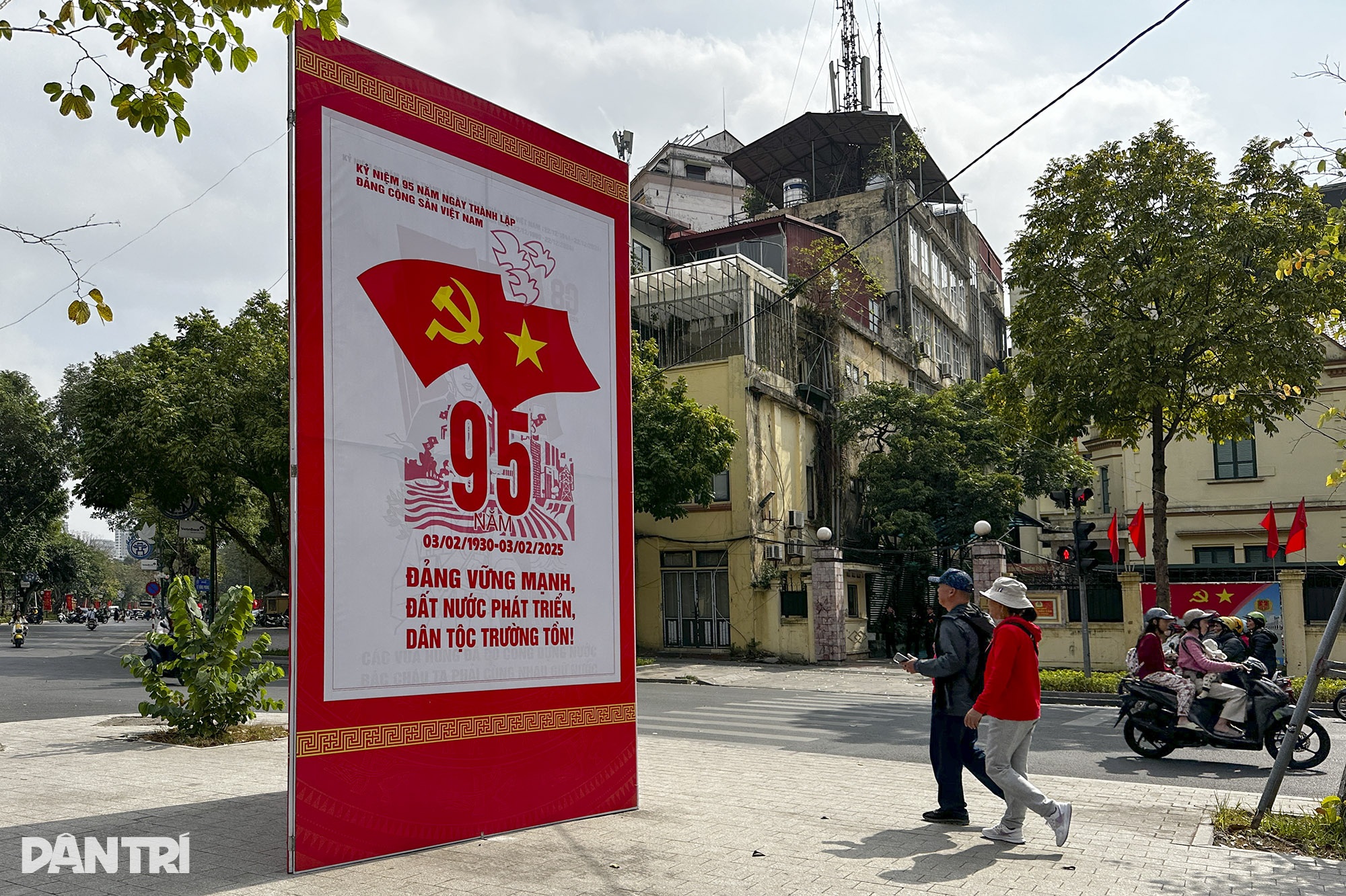 하노이, 당 창건 95주년 기념 거리 장식 - 12 Hà Nội trang hoàng đường phố mừng kỷ niệm 95 năm Ngày thành lập Đảng - 12