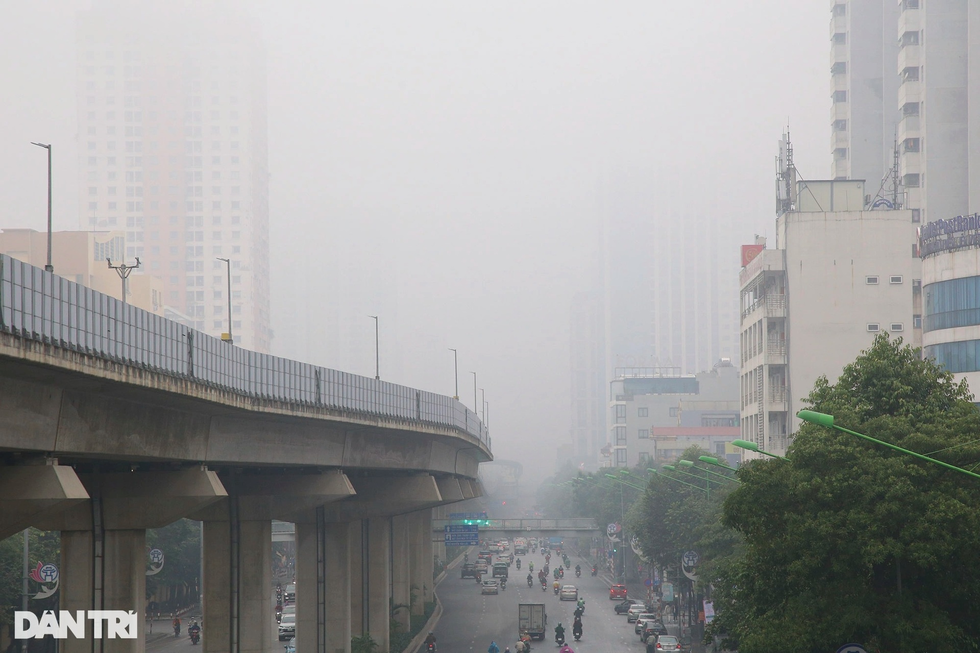 Mưa rét, sương mù bao phủ dày đặc Hà Nội ngày cuối tuần - 15 Mưa rét, sương mù bao phủ dày đặc Hà Nội ngày cuối tuần - 15