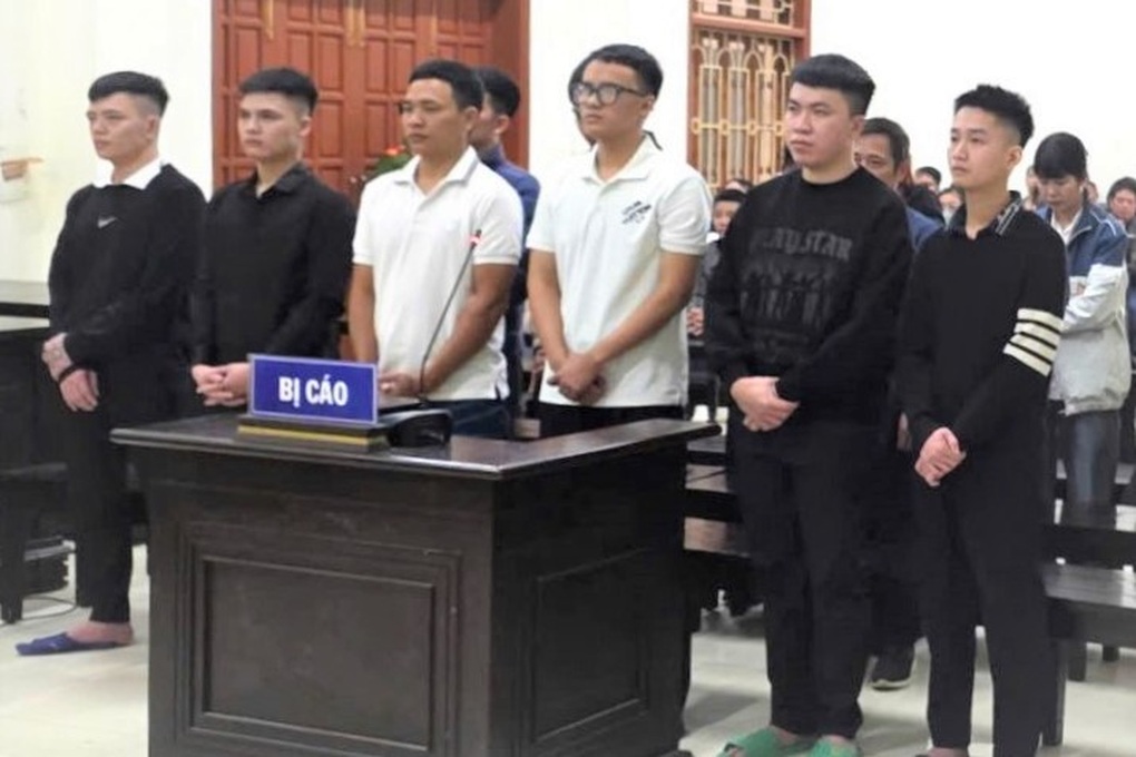 Băng nhóm làm giả 3.600 giấy phép lái xe lĩnh án - 1