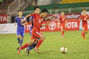 Công Vinh ra quyết định kỷ luật nội bộ đầu tiên tại V-League