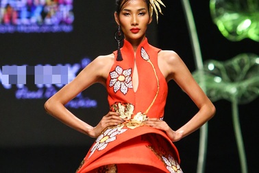 Quán quân Vietnam’s Next Top diện váy dát vàng