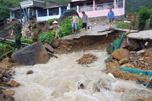 Mưa lũ, sạt lở kinh hoàng ở Nha Trang: 11 người chết, 2 người mất tích