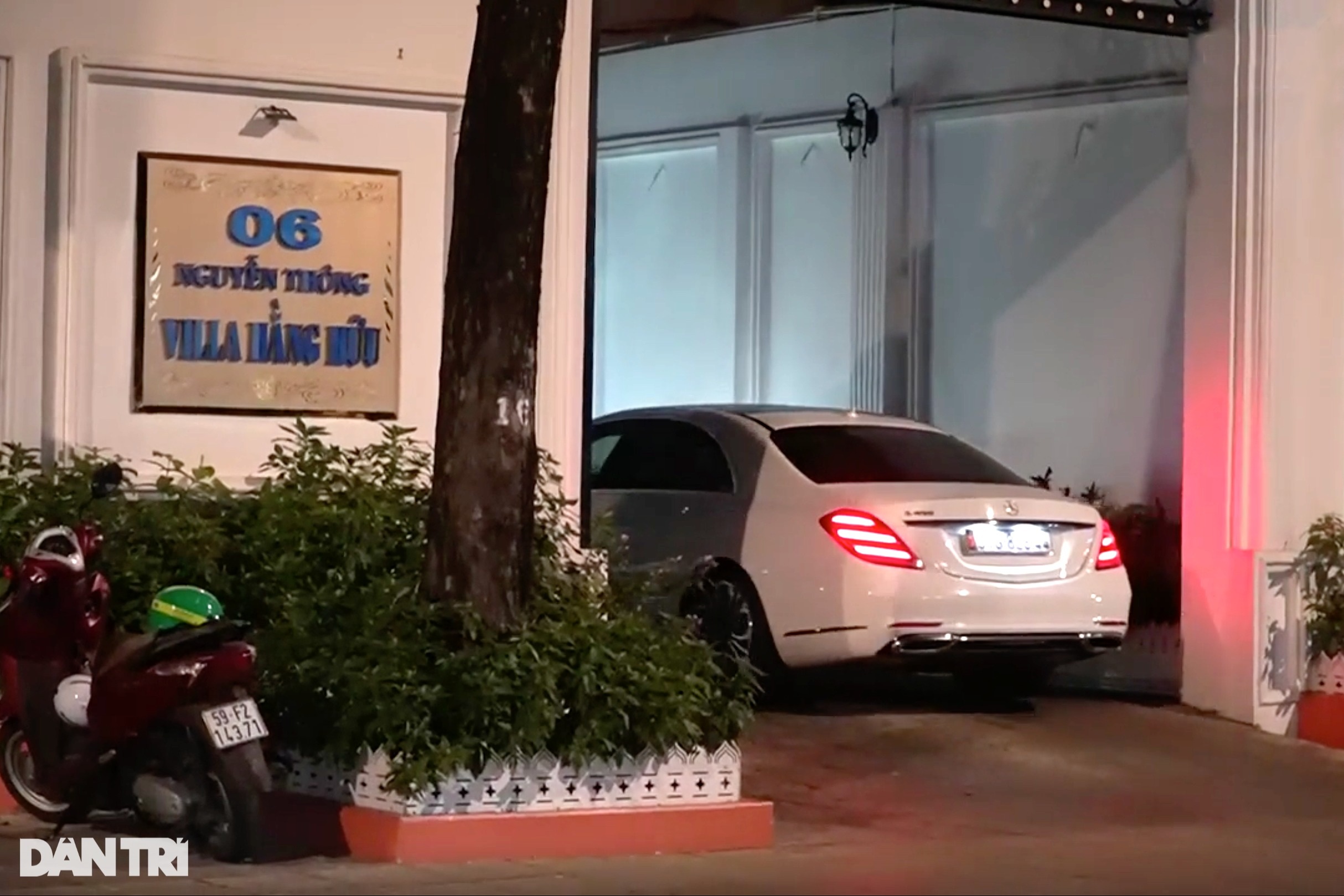 Hơn 4 giờ phong tỏa, khám xét nhà bà Phương Hằng trong đêm - 17 Hơn 4 giờ phong tỏa, khám xét nhà bà Phương Hằng trong đêm - 17