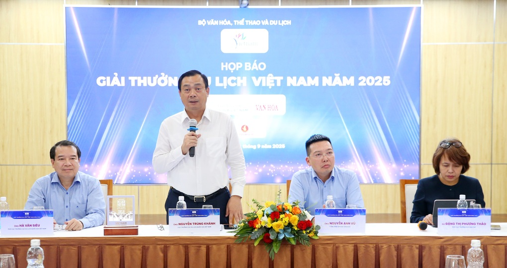 ទេសចរណ៍វៀតណាមងើបឡើងវិញគួរឱ្យកត់សម្គាល់ កំណើនភ្ញៀវទេសចរបរទេសឡើងលើពិភពលោក - ២ Du lịch Việt phục hồi ngoạn mục, tăng trưởng khách ngoại hàng đầu thế giới - 2
