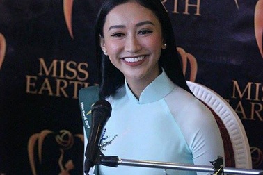 Hà Thu tự tin đối đáp bằng tiếng Anh với ban giám khảo