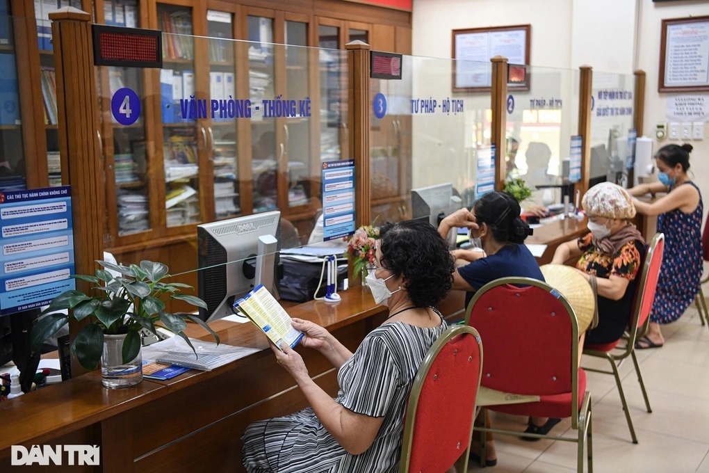 Lo ngại nảy sinh rắc rối thủ tục hành chính sau sáp nhập phường tại Hà Nội - 2 Lo ngại nảy sinh rắc rối thủ tục hành chính sau sáp nhập phường tại Hà Nội - 2