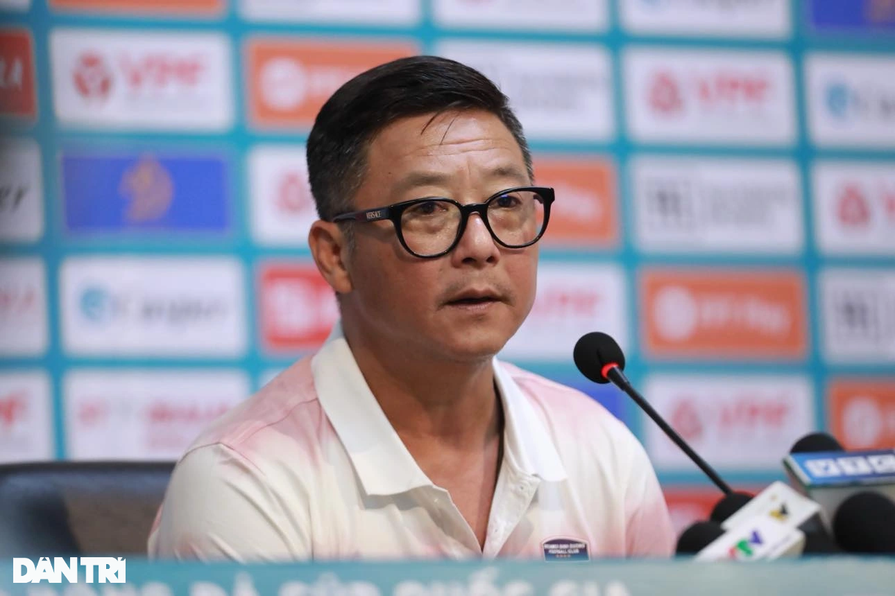 L'entraîneur de l'équipe de Hô Chi Minh-Ville refuse de commenter l'affaire concernant l'entraîneur Park et Polking - 3 HLV đội TPHCM từ chối bình luận chuyện của HLV Park và Polking - 3