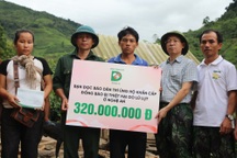 Báo Dân trí hỗ trợ khẩn cấp 320 triệu đồng tới người dân vùng lũ ở Nghệ An