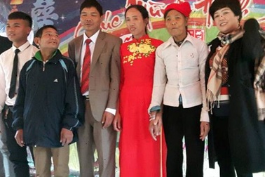 Thêm một đám cưới đặc biệt trên bản Rào Tre