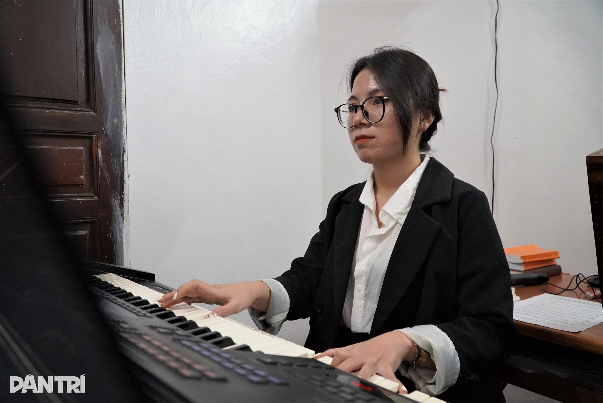 Người Công giáo đến nhà thờ cầu bình an và hái lộc thánh đầu năm - 7 Người Công giáo đến nhà thờ cầu bình an và hái lộc thánh đầu năm - 7