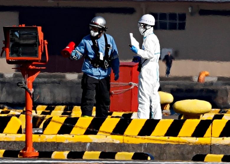 Du thuyền đối mặt 2 tuần cách ly trên biển vì 10 người nhiễm virus corona - 7 Du thuyền đối mặt 2 tuần cách ly trên biển vì 10 người nhiễm virus corona - 7