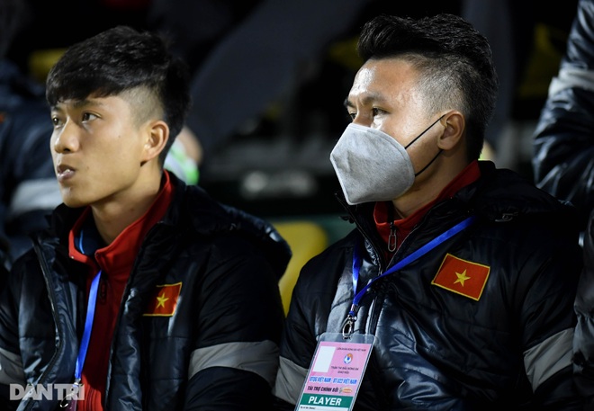 Văn Quyết ghi điểm trong chiến thắng của tuyển Việt Nam trước đàn em U22 - 3 Văn Quyết ghi điểm trong chiến thắng của tuyển Việt Nam trước đàn em U22 - 3